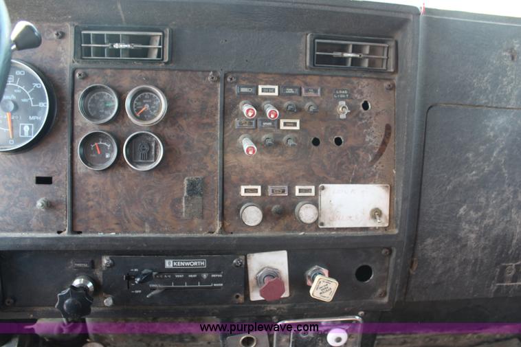 image for item H6847 1984 Kenworth W900 tender truck