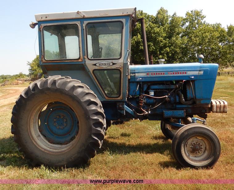 image for item H6861 1972 Ford 5000 tractor
