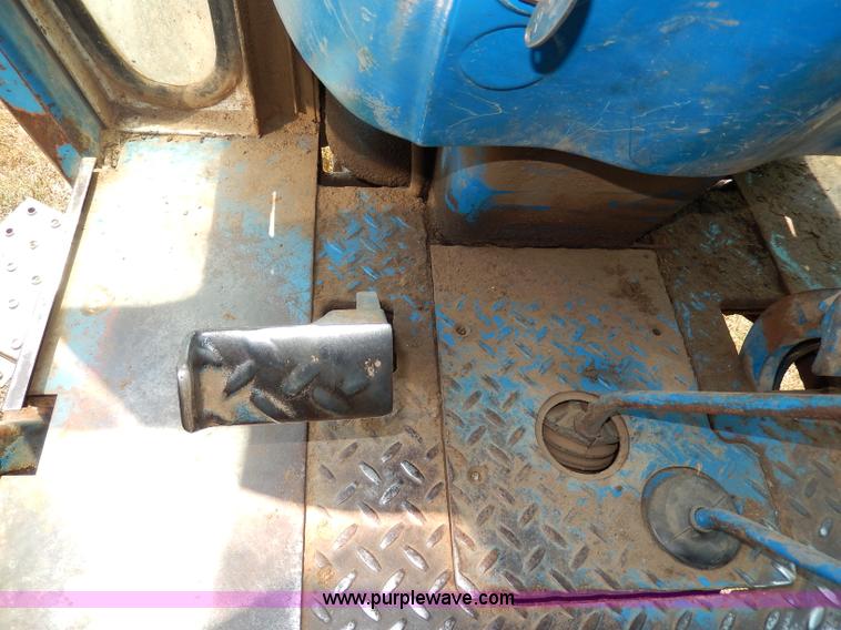 image for item H6861 1972 Ford 5000 tractor