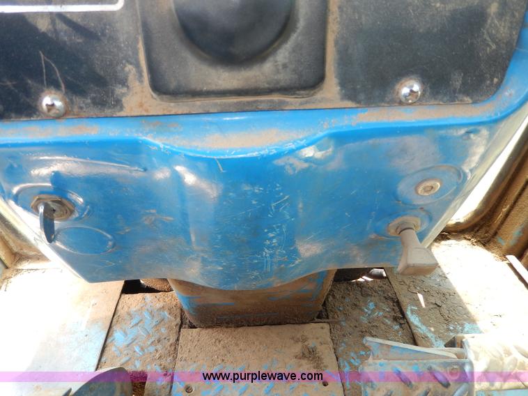 image for item H6861 1972 Ford 5000 tractor