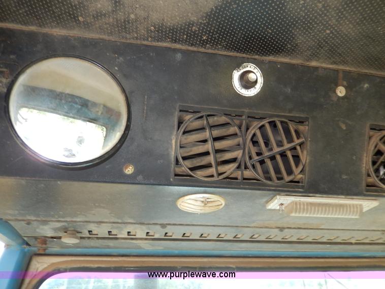 image for item H6861 1972 Ford 5000 tractor