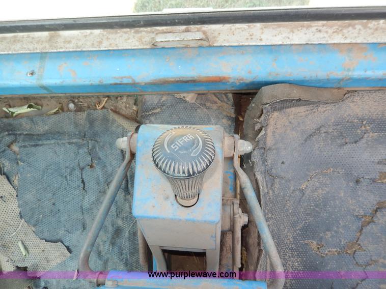 image for item H6861 1972 Ford 5000 tractor