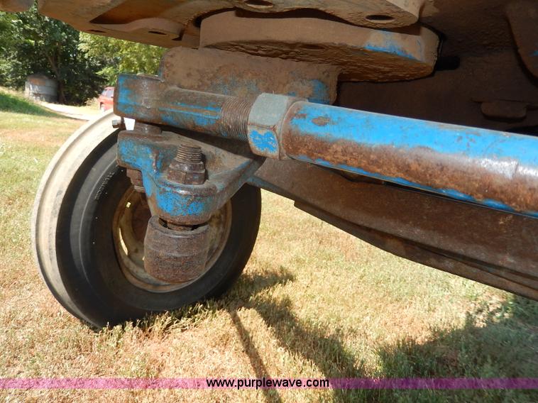 image for item H6861 1972 Ford 5000 tractor