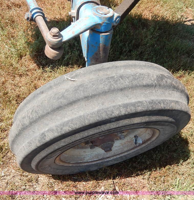 image for item H6861 1972 Ford 5000 tractor