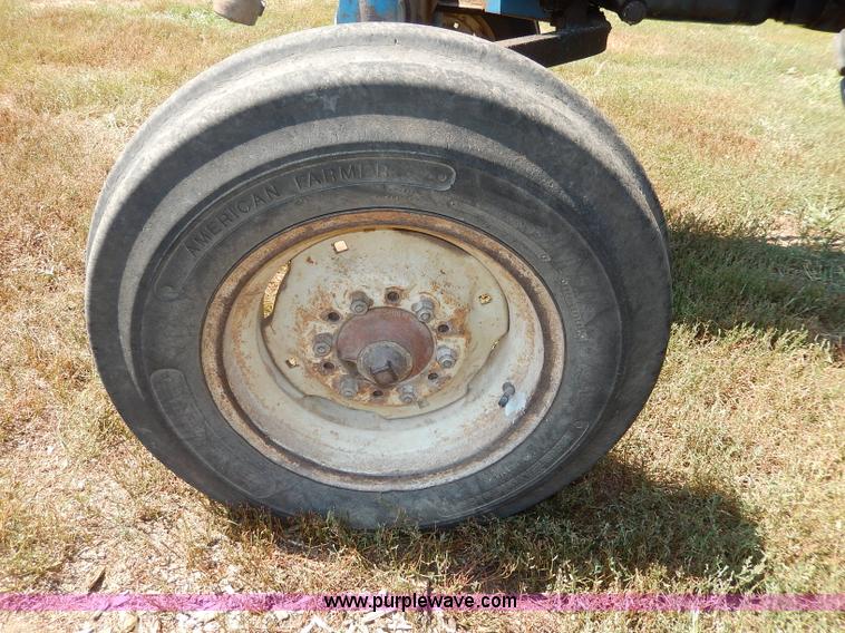 image for item H6861 1972 Ford 5000 tractor