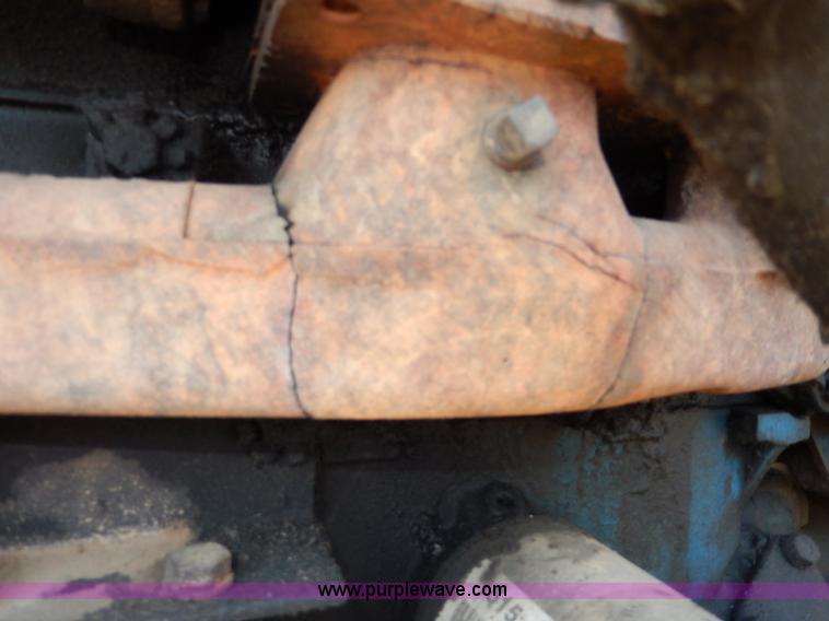 image for item H6861 1972 Ford 5000 tractor