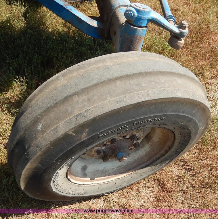 image for item H6861 1972 Ford 5000 tractor