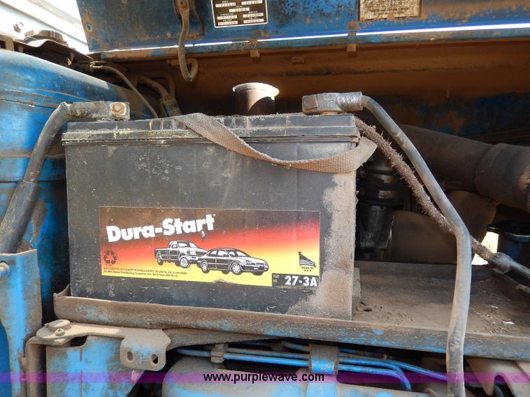 image for item H6861 1972 Ford 5000 tractor