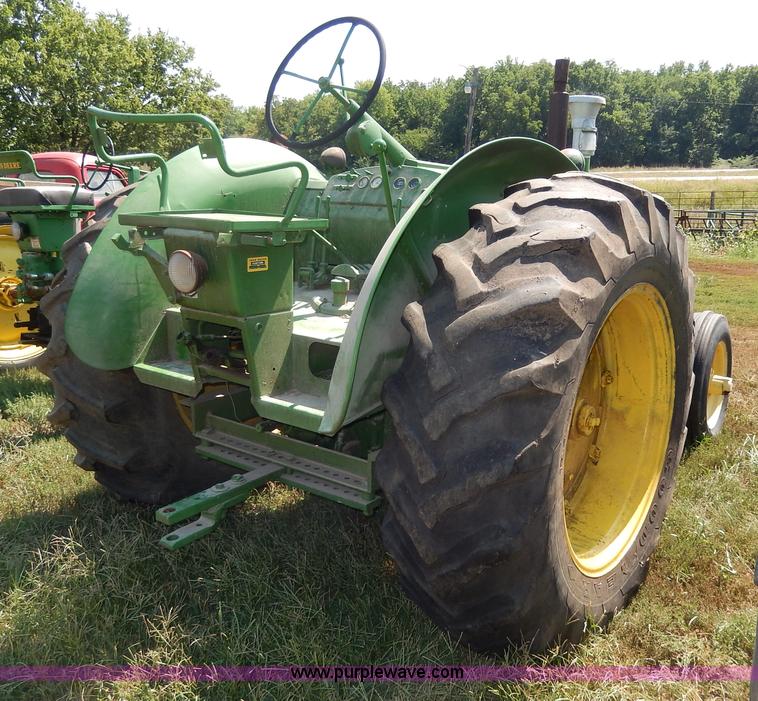 image for item H6863 1950 John Deere R tractor
