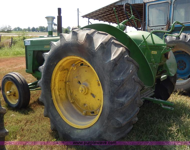 image for item H6863 1950 John Deere R tractor