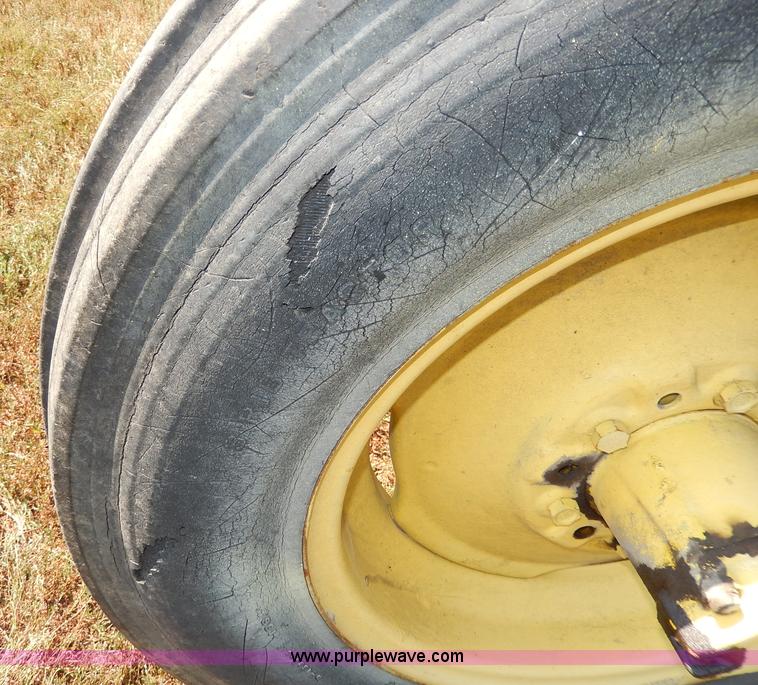 image for item H6863 1950 John Deere R tractor