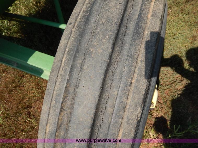 image for item H6863 1950 John Deere R tractor