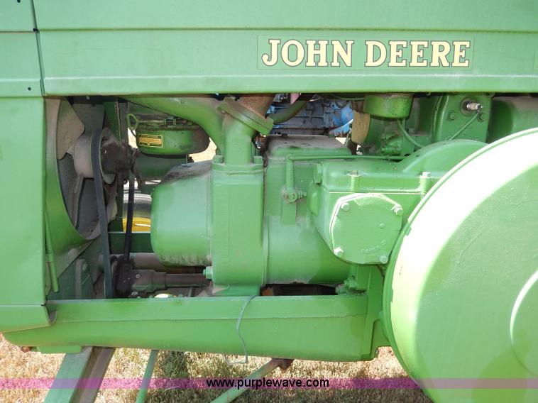 image for item H6863 1950 John Deere R tractor