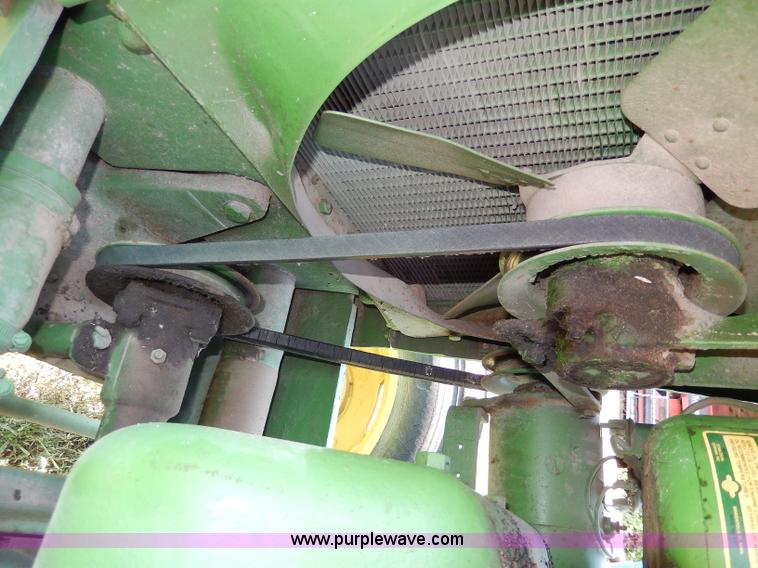 image for item H6863 1950 John Deere R tractor