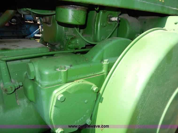 image for item H6863 1950 John Deere R tractor