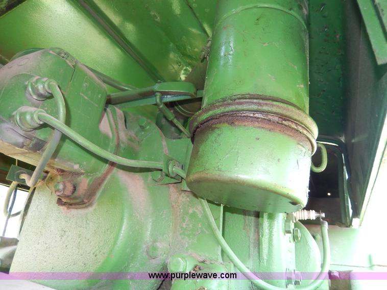 image for item H6863 1950 John Deere R tractor