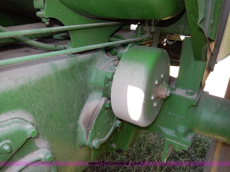 image for item H6863 1950 John Deere R tractor