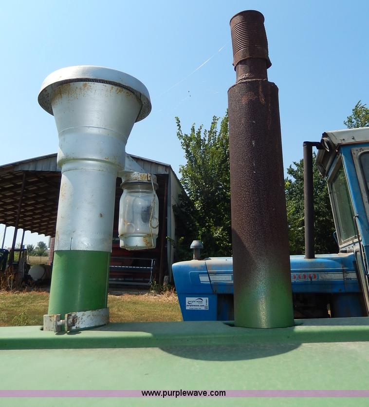 image for item H6863 1950 John Deere R tractor