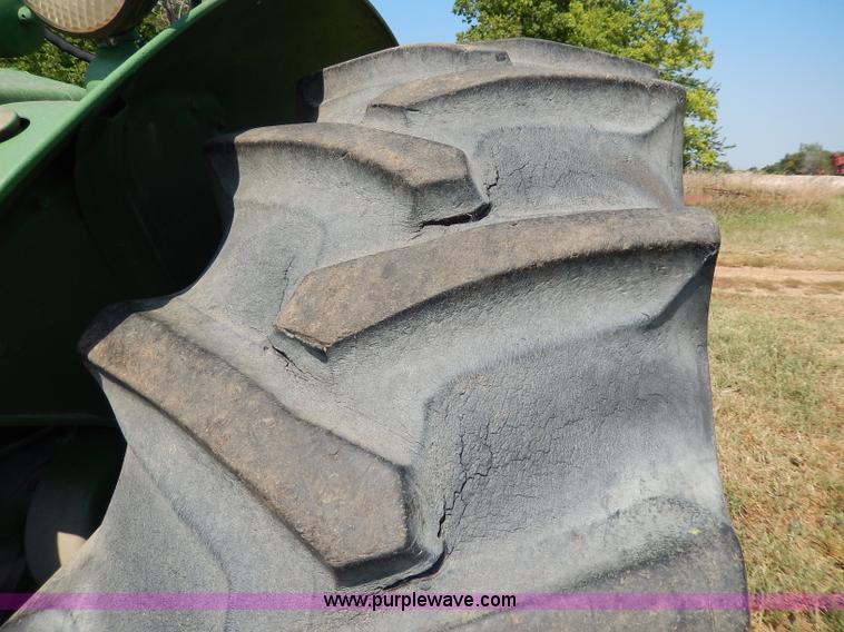 image for item H6863 1950 John Deere R tractor