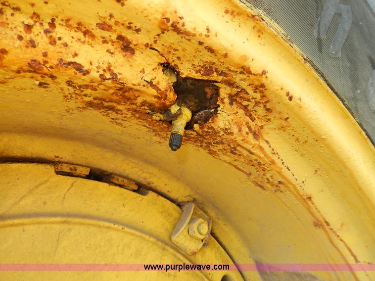 image for item H6863 1950 John Deere R tractor