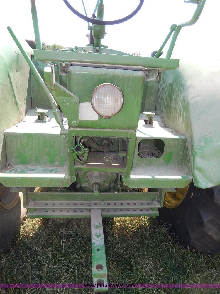 image for item H6863 1950 John Deere R tractor