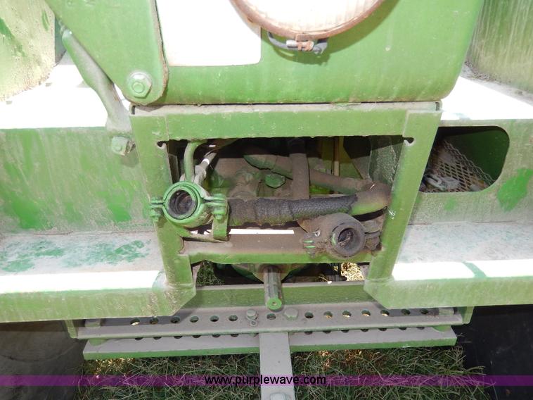 image for item H6863 1950 John Deere R tractor