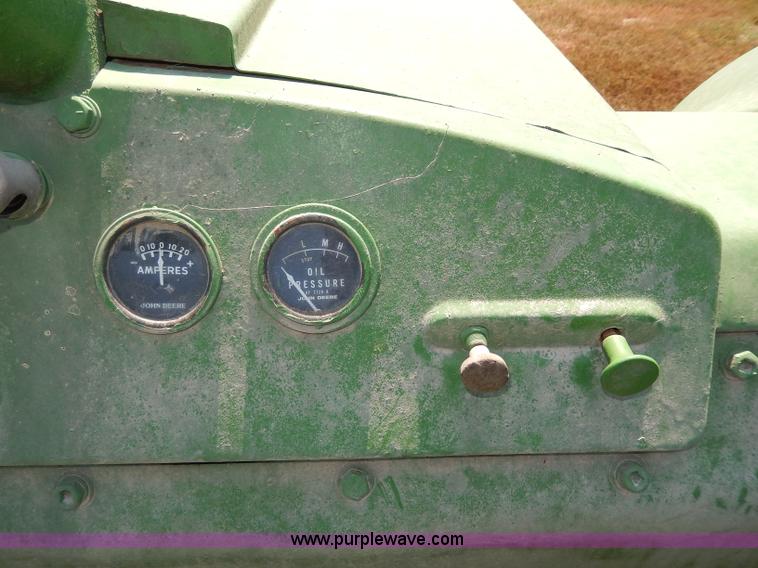 image for item H6863 1950 John Deere R tractor