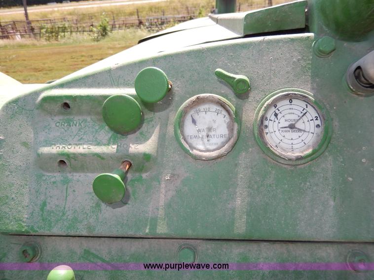 image for item H6863 1950 John Deere R tractor