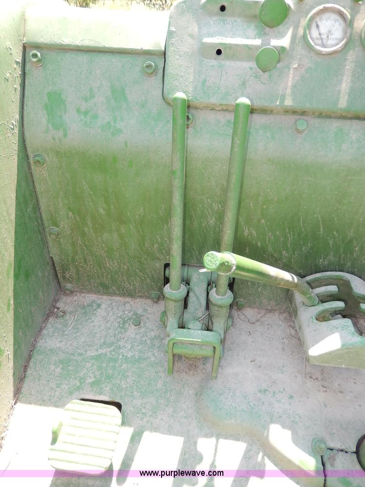 image for item H6863 1950 John Deere R tractor