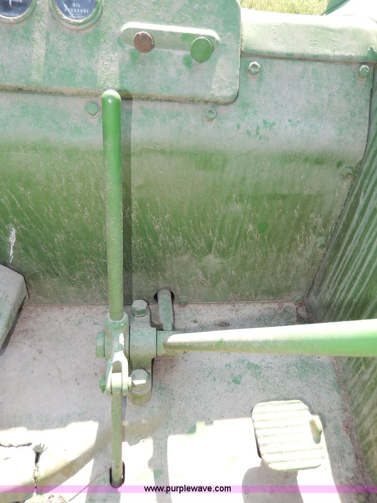 image for item H6863 1950 John Deere R tractor