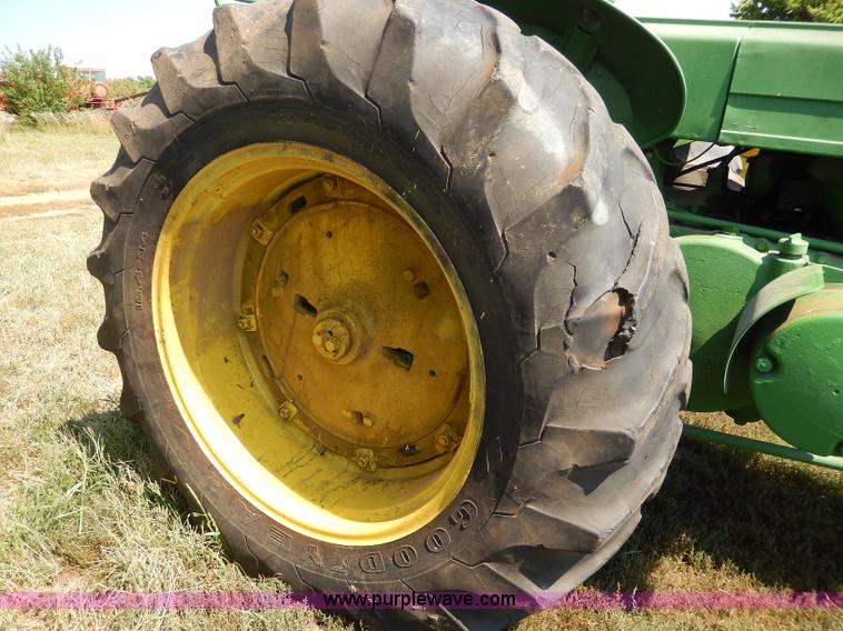 image for item H6863 1950 John Deere R tractor