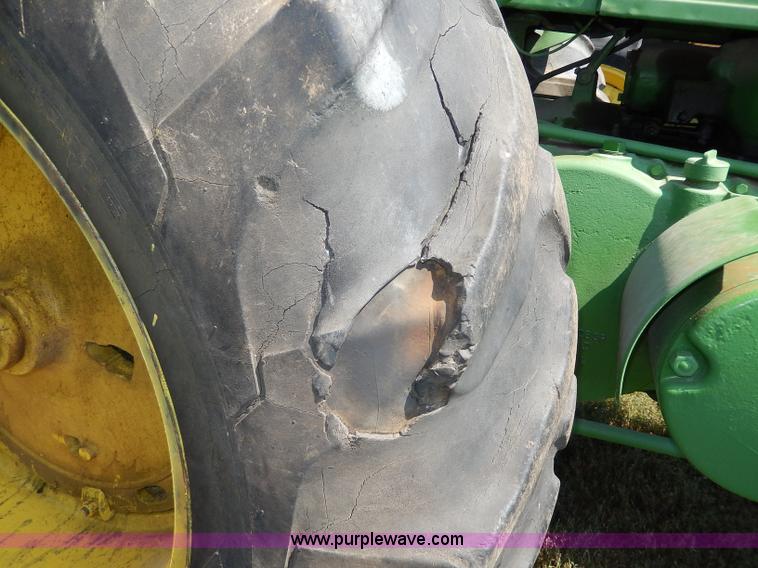 image for item H6863 1950 John Deere R tractor