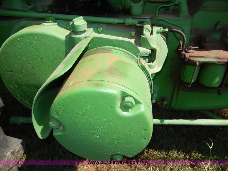 image for item H6863 1950 John Deere R tractor