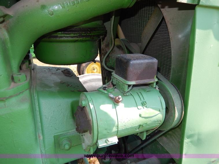 image for item H6863 1950 John Deere R tractor