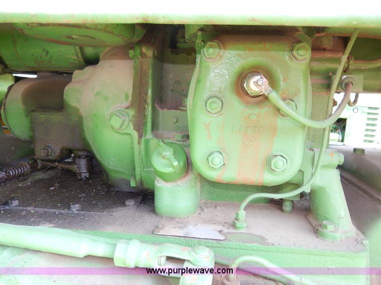 image for item H6863 1950 John Deere R tractor