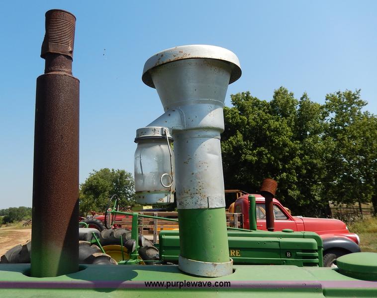 image for item H6863 1950 John Deere R tractor