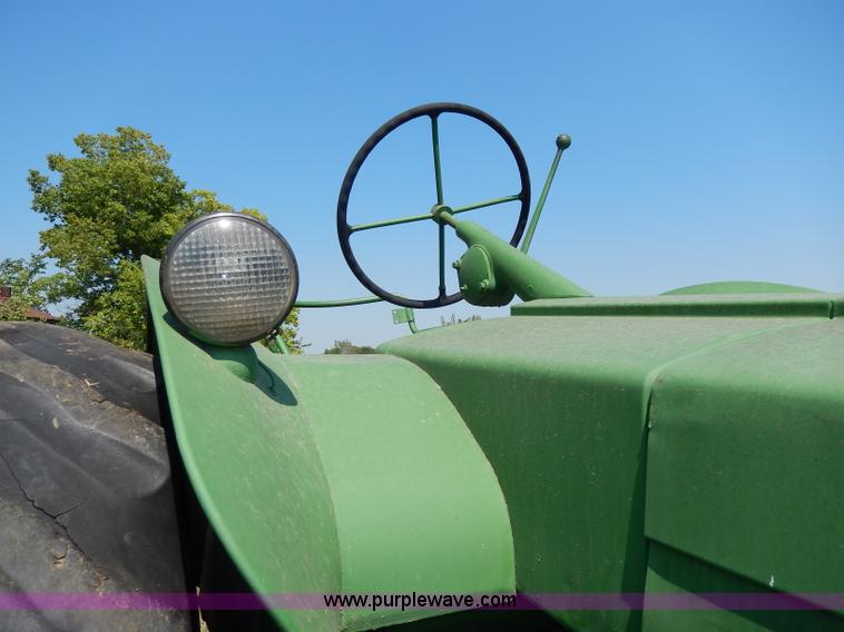 image for item H6863 1950 John Deere R tractor