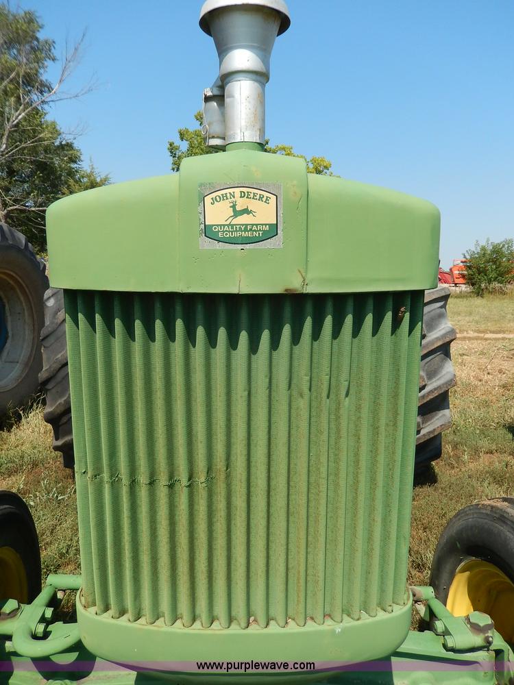 image for item H6863 1950 John Deere R tractor