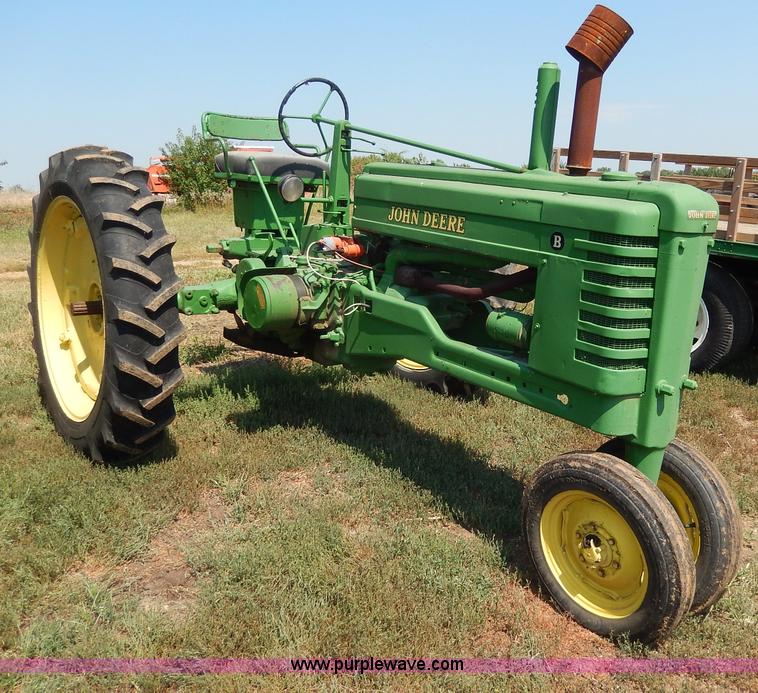 image for item H6865 1947 John Deere B tractor