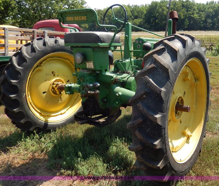 image for item H6865 1947 John Deere B tractor