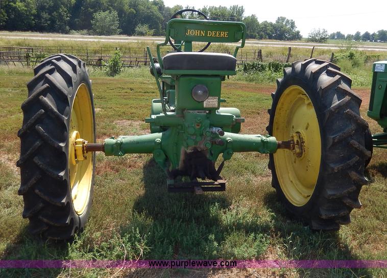 image for item H6865 1947 John Deere B tractor