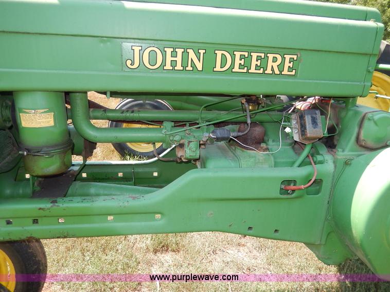 image for item H6865 1947 John Deere B tractor