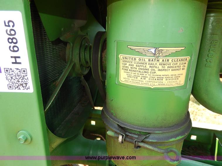 image for item H6865 1947 John Deere B tractor