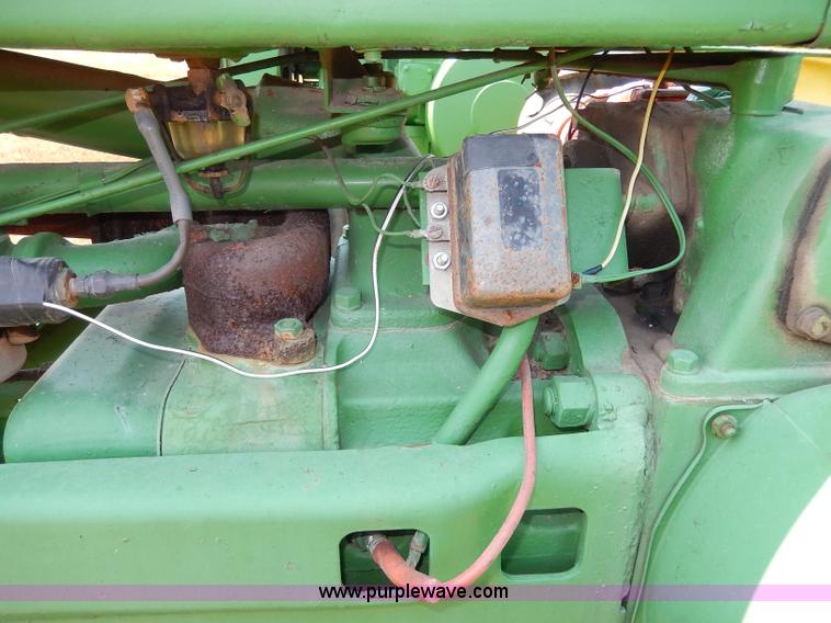 image for item H6865 1947 John Deere B tractor