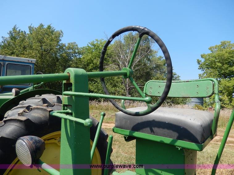 image for item H6865 1947 John Deere B tractor
