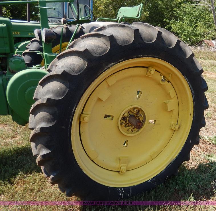 image for item H6865 1947 John Deere B tractor