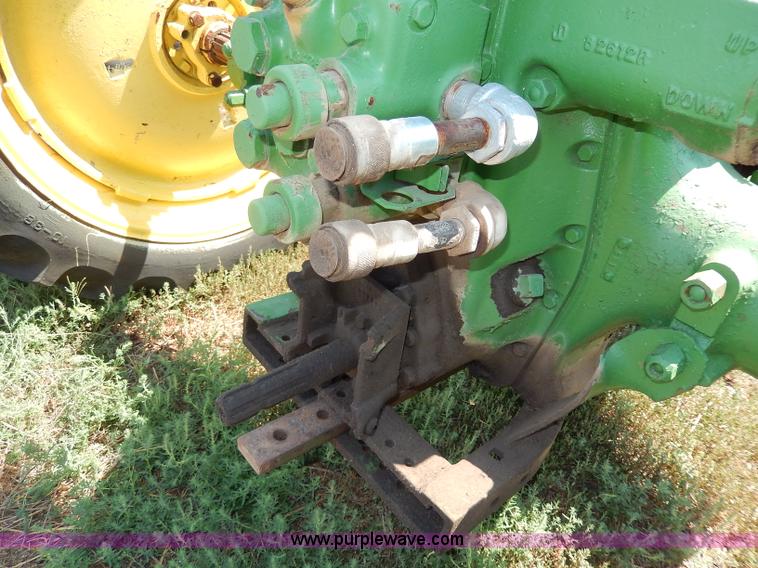 image for item H6865 1947 John Deere B tractor