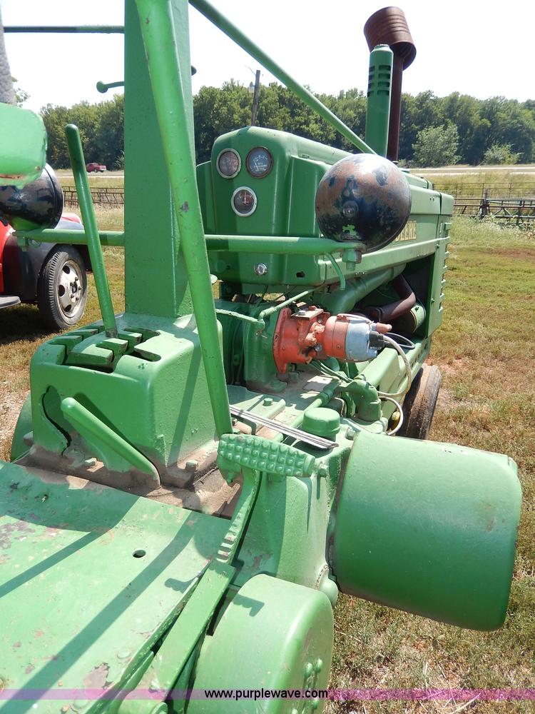 image for item H6865 1947 John Deere B tractor