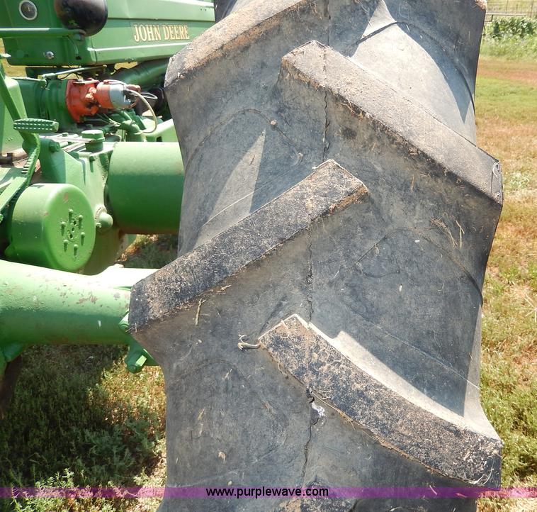 image for item H6865 1947 John Deere B tractor