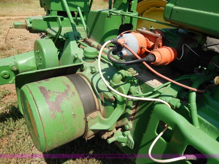 image for item H6865 1947 John Deere B tractor